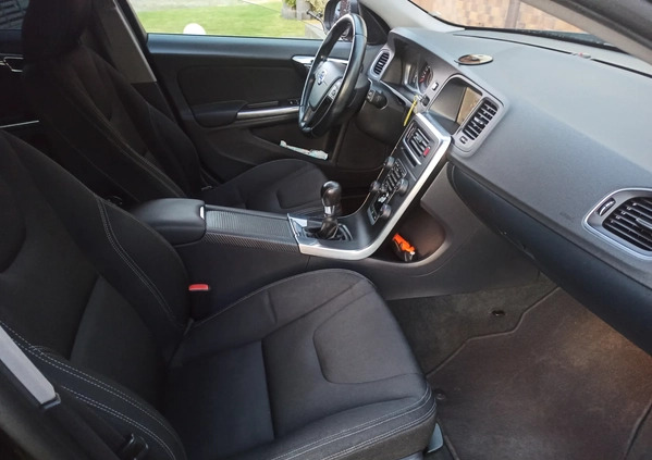 Volvo V60 cena 31600 przebieg: 233114, rok produkcji 2013 z Choszczno małe 596
